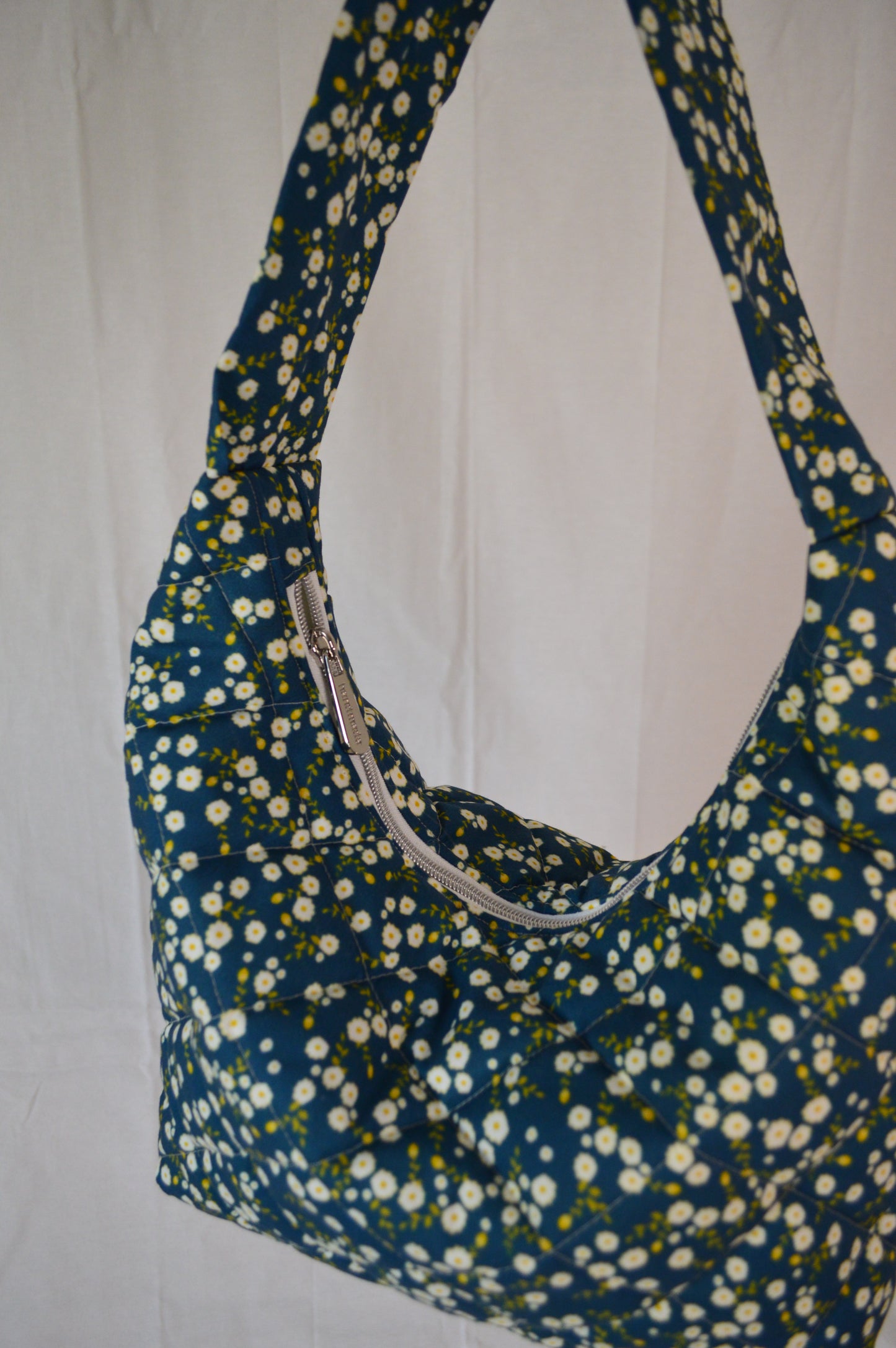 Flora Classic Slouchy Bag
