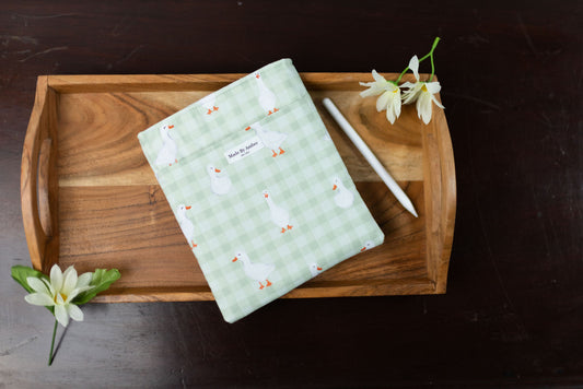 Lucy Goose  Kindle Sleeve