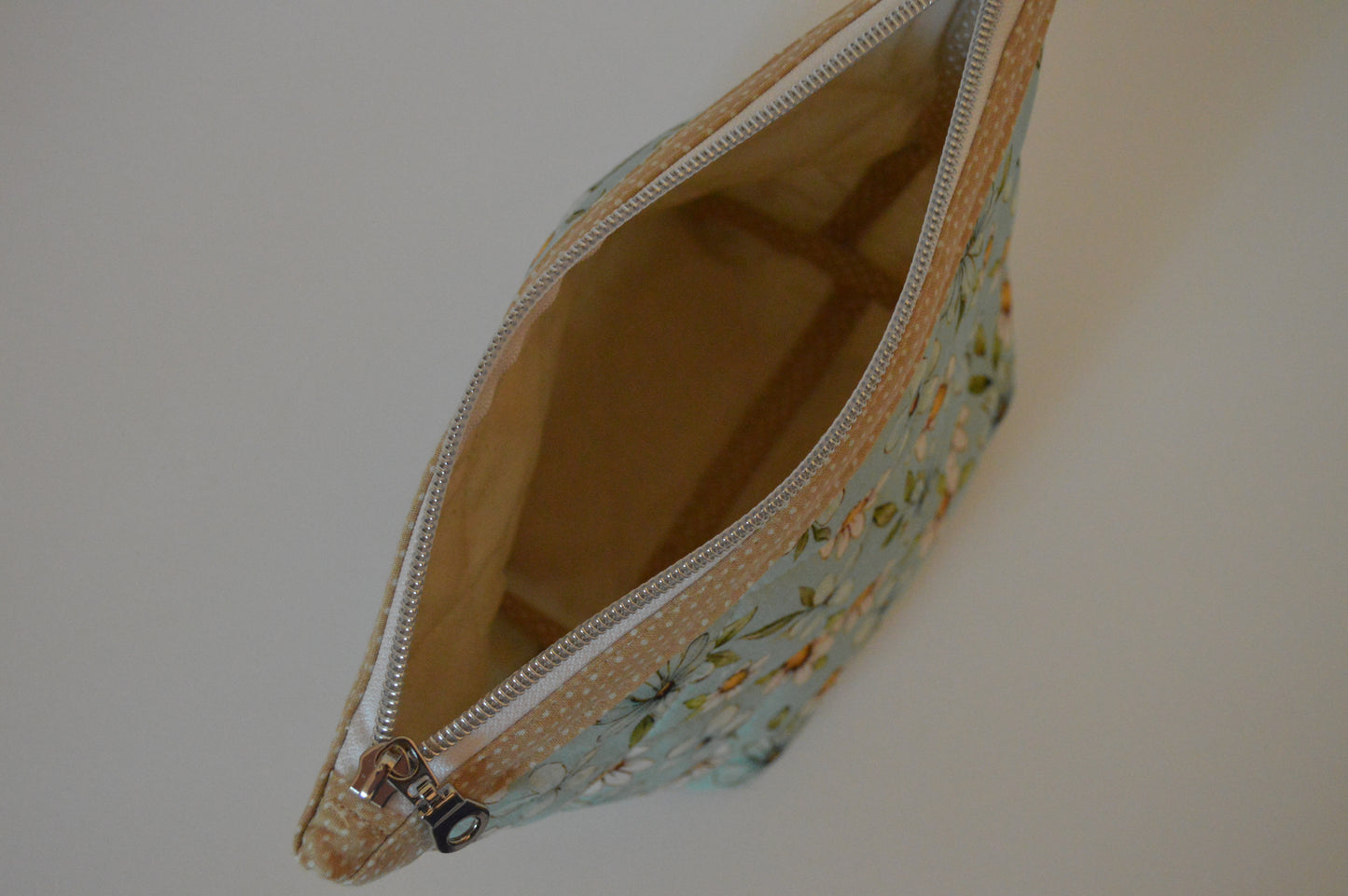 Daisy Pouch