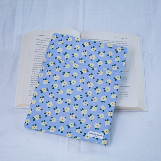 Book Sleeve- Cream Daisy
