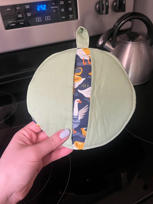 Rainy Ducks Circle Pot Holder