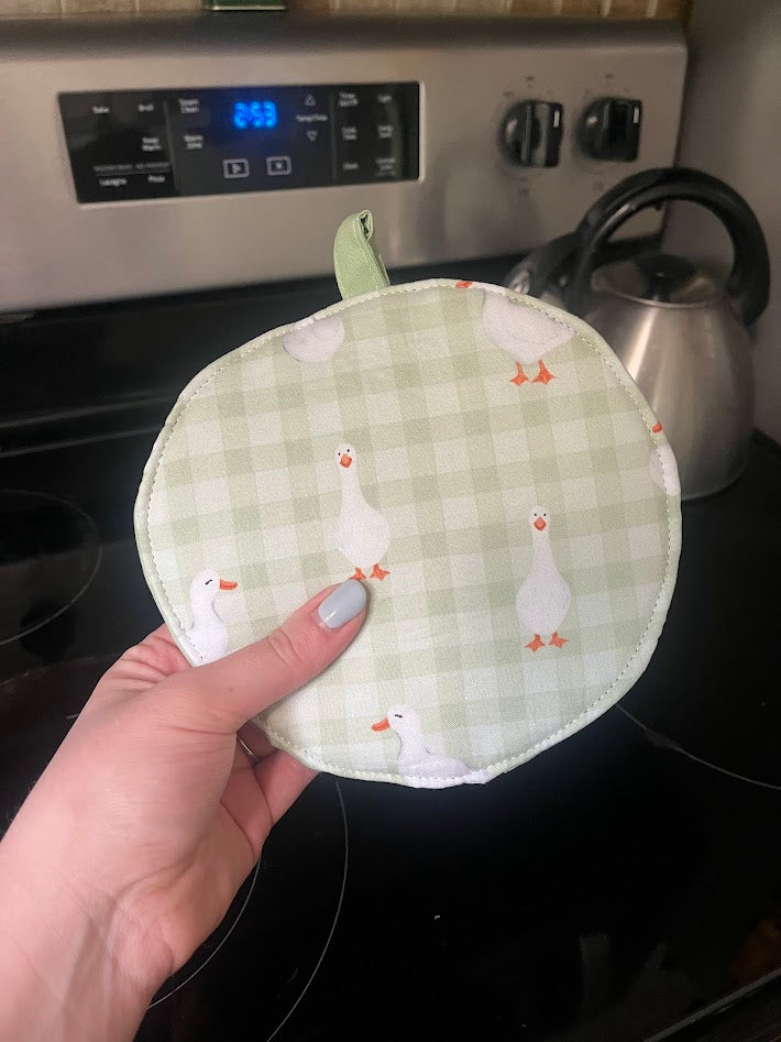 Lucy Goose Circle Pot Holder