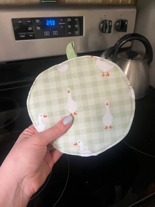 Lucy Goose Circle Pot Holder