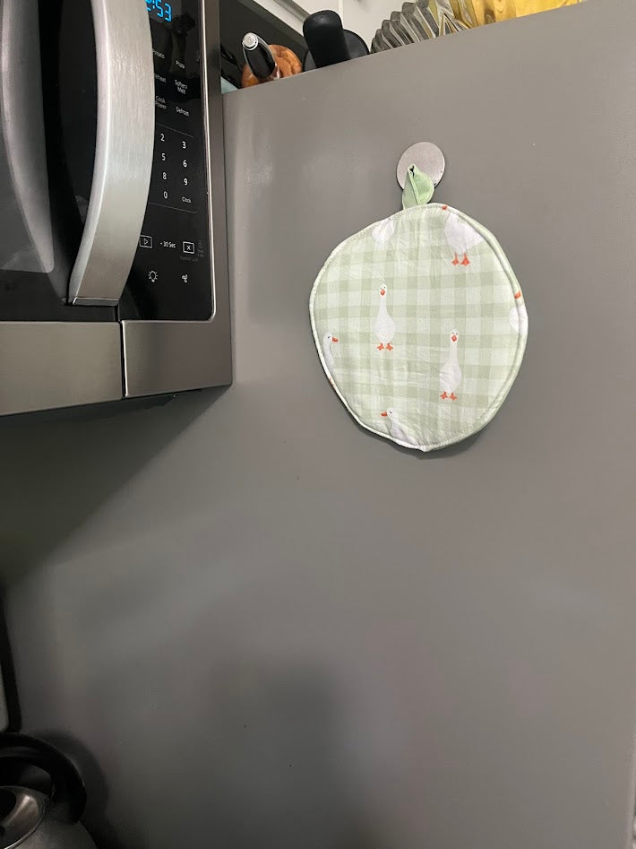 Lucy Goose Circle Pot Holder